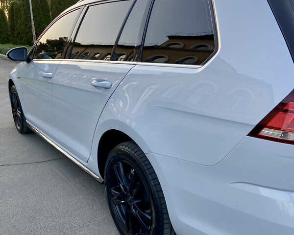 Белый Фольксваген Гольф, объемом двигателя 1.6 л и пробегом 233 тыс. км за 13599 $, фото 22 на Automoto.ua