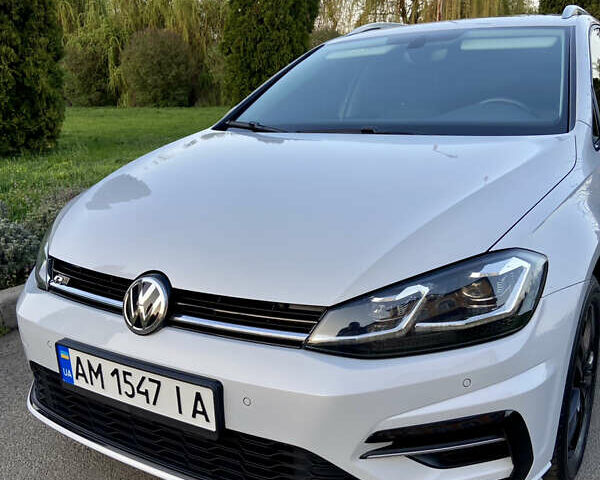 Белый Фольксваген Гольф, объемом двигателя 1.6 л и пробегом 233 тыс. км за 13599 $, фото 18 на Automoto.ua