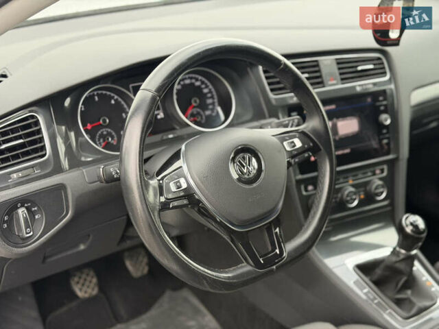 Белый Фольксваген Гольф, объемом двигателя 1.6 л и пробегом 262 тыс. км за 13350 $, фото 17 на Automoto.ua