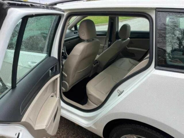 Белый Фольксваген Гольф, объемом двигателя 1.8 л и пробегом 99 тыс. км за 9900 $, фото 11 на Automoto.ua