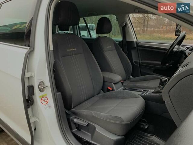 Белый Фольксваген Гольф, объемом двигателя 2 л и пробегом 235 тыс. км за 17555 $, фото 36 на Automoto.ua