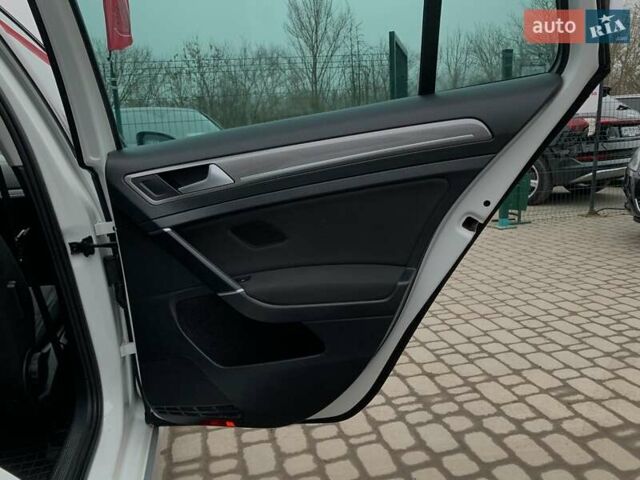 Белый Фольксваген Гольф, объемом двигателя 2 л и пробегом 235 тыс. км за 17555 $, фото 31 на Automoto.ua
