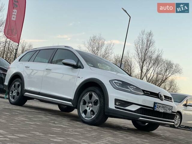 Белый Фольксваген Гольф, объемом двигателя 2 л и пробегом 235 тыс. км за 17555 $, фото 5 на Automoto.ua