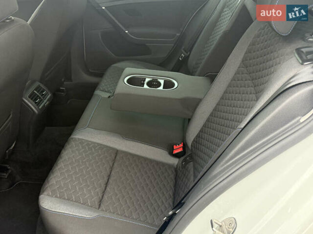 Белый Фольксваген Гольф, объемом двигателя 2 л и пробегом 184 тыс. км за 15250 $, фото 42 на Automoto.ua