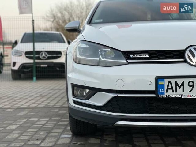 Белый Фольксваген Гольф, объемом двигателя 2 л и пробегом 235 тыс. км за 17555 $, фото 8 на Automoto.ua