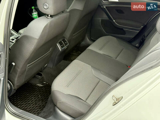 Білий Фольксваген Гольф, об'ємом двигуна 1.6 л та пробігом 217 тис. км за 12800 $, фото 38 на Automoto.ua