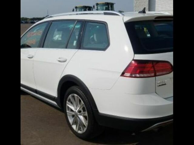 Белый Фольксваген Гольф, объемом двигателя 0 л и пробегом 110 тыс. км за 16000 $, фото 2 на Automoto.ua