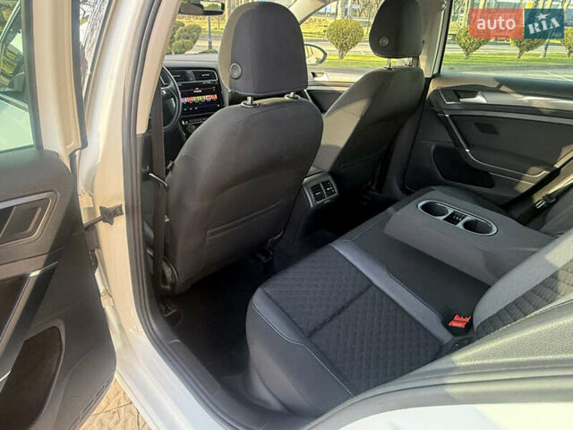 Белый Фольксваген Гольф, объемом двигателя 1.6 л и пробегом 166 тыс. км за 14250 $, фото 63 на Automoto.ua