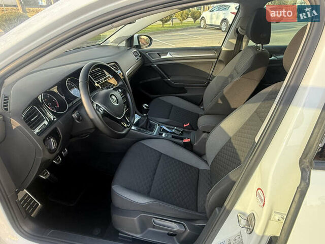 Белый Фольксваген Гольф, объемом двигателя 1.6 л и пробегом 166 тыс. км за 14250 $, фото 47 на Automoto.ua