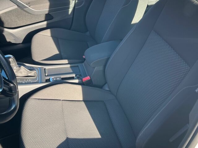 Білий Фольксваген Гольф, об'ємом двигуна 1.6 л та пробігом 273 тис. км за 13600 $, фото 15 на Automoto.ua