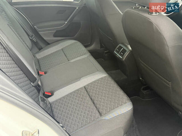 Белый Фольксваген Гольф, объемом двигателя 2 л и пробегом 184 тыс. км за 15250 $, фото 48 на Automoto.ua