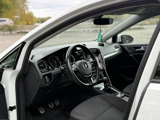 Белый Фольксваген Гольф, объемом двигателя 2 л и пробегом 252 тыс. км за 13800 $, фото 21 на Automoto.ua