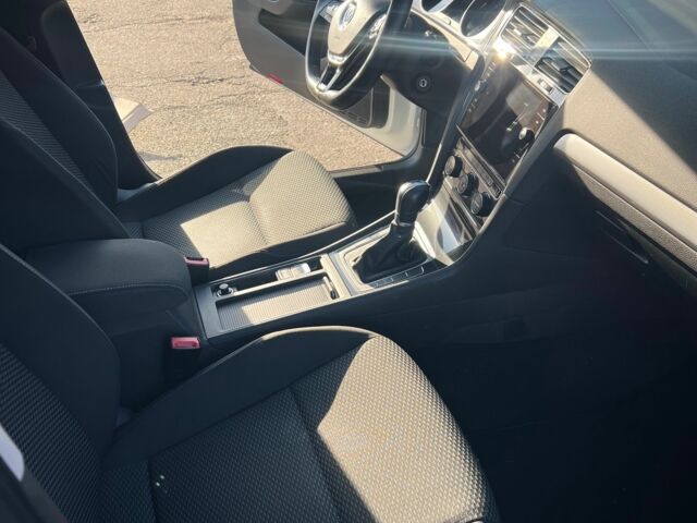 Білий Фольксваген Гольф, об'ємом двигуна 1.6 л та пробігом 273 тис. км за 13600 $, фото 13 на Automoto.ua