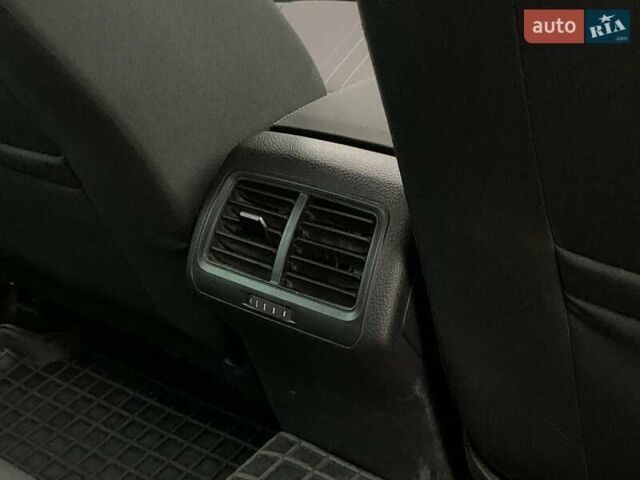 Белый Фольксваген Гольф, объемом двигателя 2 л и пробегом 235 тыс. км за 17555 $, фото 33 на Automoto.ua