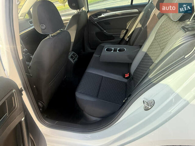 Белый Фольксваген Гольф, объемом двигателя 1.6 л и пробегом 166 тыс. км за 14250 $, фото 59 на Automoto.ua