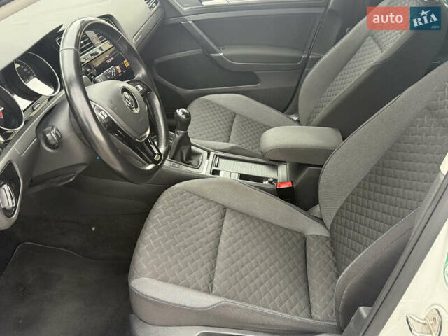 Белый Фольксваген Гольф, объемом двигателя 2 л и пробегом 184 тыс. км за 15250 $, фото 38 на Automoto.ua