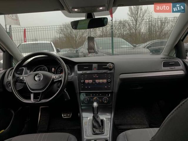 Белый Фольксваген Гольф, объемом двигателя 2 л и пробегом 235 тыс. км за 17555 $, фото 39 на Automoto.ua