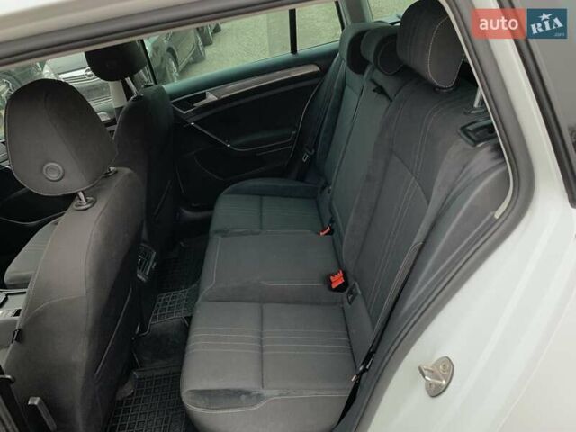 Белый Фольксваген Гольф, объемом двигателя 2 л и пробегом 235 тыс. км за 17555 $, фото 28 на Automoto.ua