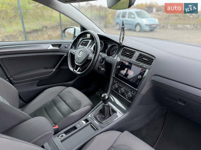 Белый Фольксваген Гольф, объемом двигателя 1.6 л и пробегом 262 тыс. км за 13350 $, фото 20 на Automoto.ua