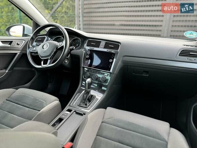 Белый Фольксваген Гольф, объемом двигателя 2 л и пробегом 209 тыс. км за 15500 $, фото 44 на Automoto.ua