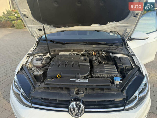 Белый Фольксваген Гольф, объемом двигателя 1.6 л и пробегом 166 тыс. км за 14250 $, фото 68 на Automoto.ua