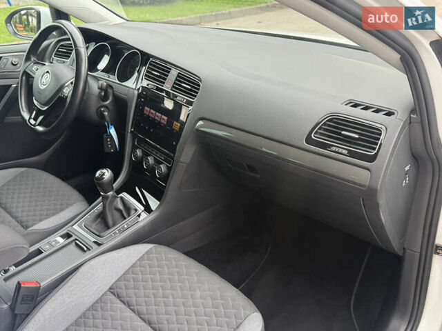 Белый Фольксваген Гольф, объемом двигателя 2 л и пробегом 184 тыс. км за 15250 $, фото 45 на Automoto.ua