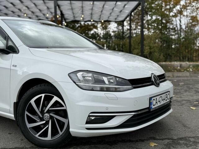 Белый Фольксваген Гольф, объемом двигателя 2 л и пробегом 252 тыс. км за 13800 $, фото 2 на Automoto.ua