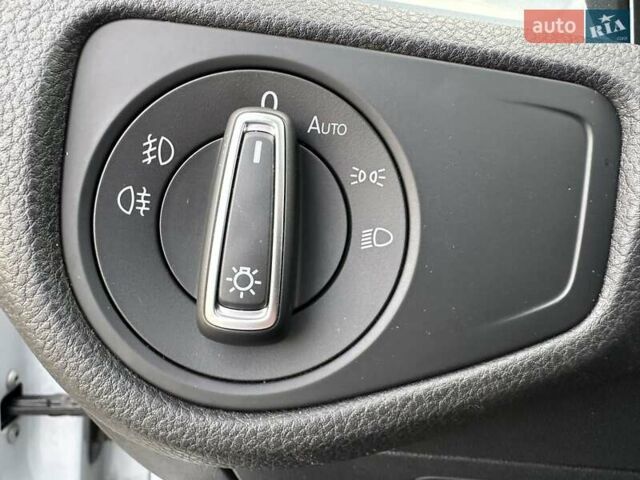 Белый Фольксваген Гольф, объемом двигателя 2 л и пробегом 209 тыс. км за 15500 $, фото 27 на Automoto.ua