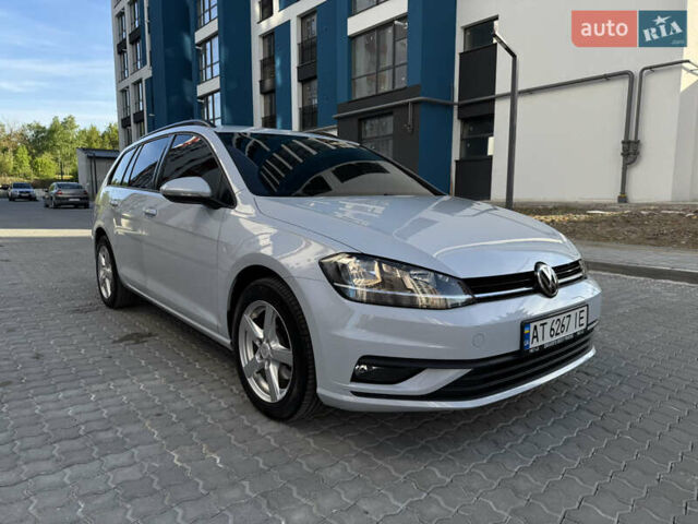 Белый Фольксваген Гольф, объемом двигателя 1.6 л и пробегом 195 тыс. км за 13499 $, фото 1 на Automoto.ua