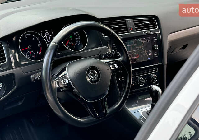 Белый Фольксваген Гольф, объемом двигателя 1.97 л и пробегом 212 тыс. км за 16900 $, фото 27 на Automoto.ua