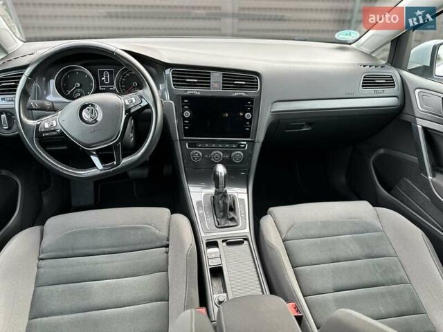 Белый Фольксваген Гольф, объемом двигателя 2 л и пробегом 209 тыс. км за 15500 $, фото 24 на Automoto.ua
