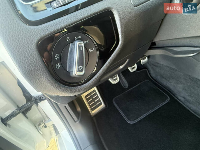 Белый Фольксваген Гольф, объемом двигателя 1.6 л и пробегом 166 тыс. км за 14250 $, фото 32 на Automoto.ua