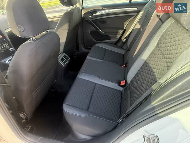 Белый Фольксваген Гольф, объемом двигателя 1.6 л и пробегом 166 тыс. км за 14250 $, фото 62 на Automoto.ua