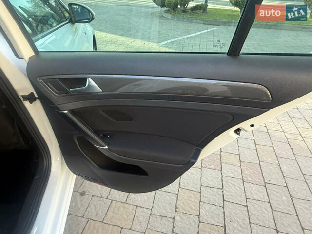 Белый Фольксваген Гольф, объемом двигателя 1.6 л и пробегом 166 тыс. км за 14250 $, фото 56 на Automoto.ua