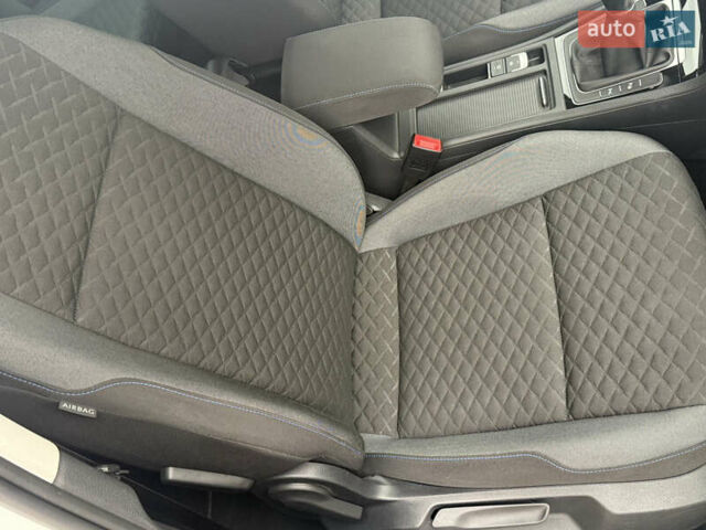 Белый Фольксваген Гольф, объемом двигателя 2 л и пробегом 184 тыс. км за 15250 $, фото 46 на Automoto.ua