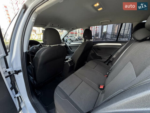 Белый Фольксваген Гольф, объемом двигателя 1.6 л и пробегом 195 тыс. км за 13499 $, фото 28 на Automoto.ua