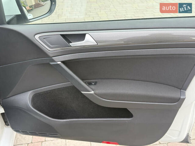 Белый Фольксваген Гольф, объемом двигателя 2 л и пробегом 184 тыс. км за 15250 $, фото 47 на Automoto.ua