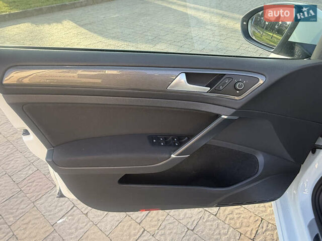 Белый Фольксваген Гольф, объемом двигателя 1.6 л и пробегом 166 тыс. км за 14250 $, фото 30 на Automoto.ua