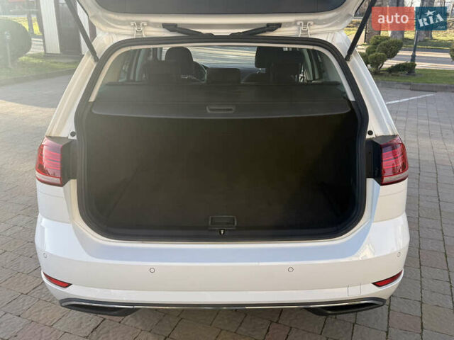 Белый Фольксваген Гольф, объемом двигателя 1.6 л и пробегом 166 тыс. км за 14250 $, фото 13 на Automoto.ua