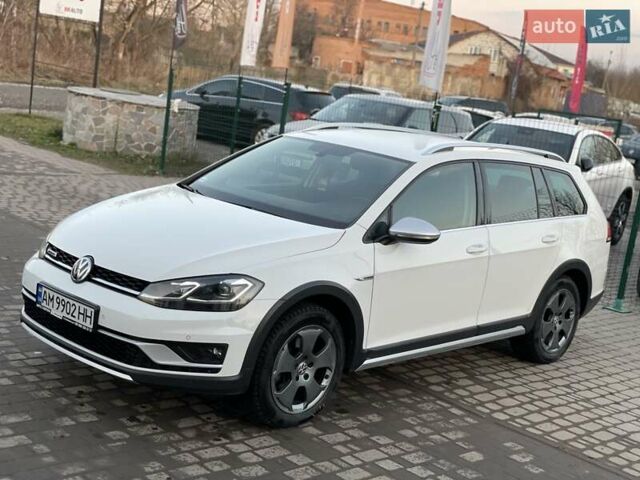 Белый Фольксваген Гольф, объемом двигателя 2 л и пробегом 235 тыс. км за 17555 $, фото 2 на Automoto.ua