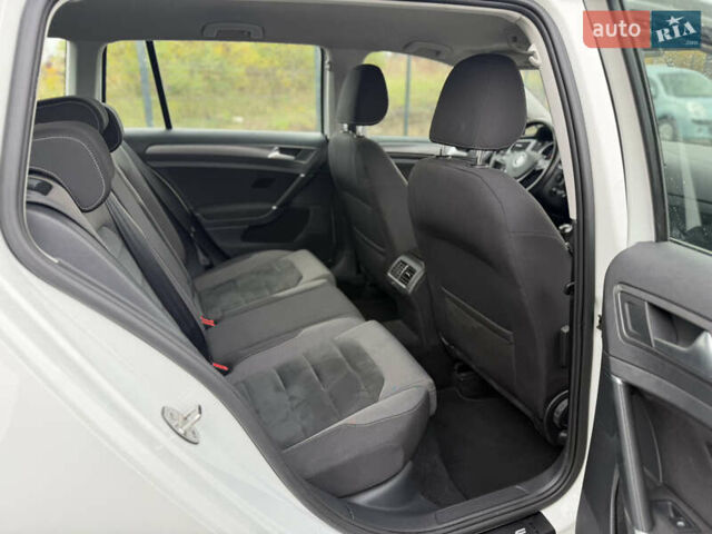 Белый Фольксваген Гольф, объемом двигателя 1.6 л и пробегом 262 тыс. км за 13350 $, фото 22 на Automoto.ua