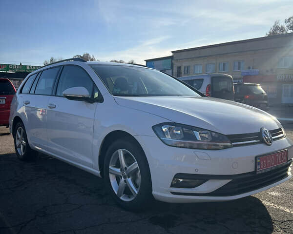 Белый Фольксваген Гольф, объемом двигателя 1.6 л и пробегом 273 тыс. км за 13600 $, фото 11 на Automoto.ua
