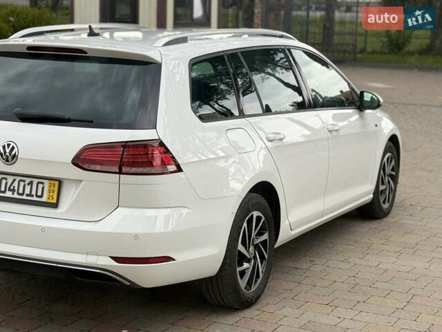 Белый Фольксваген Гольф, объемом двигателя 2 л и пробегом 184 тыс. км за 15250 $, фото 15 на Automoto.ua