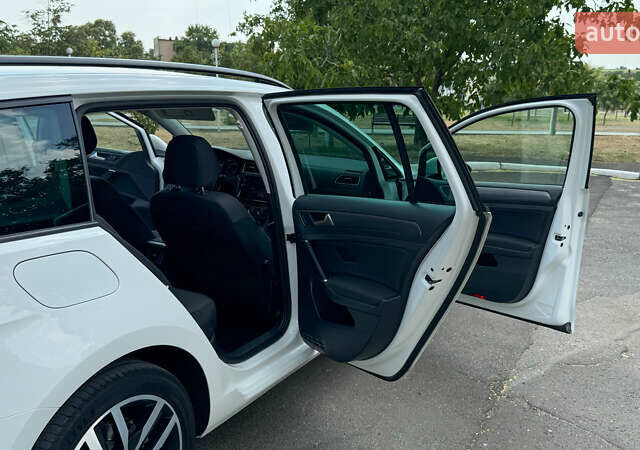 Белый Фольксваген Гольф, объемом двигателя 1.97 л и пробегом 212 тыс. км за 16900 $, фото 25 на Automoto.ua