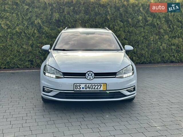 Белый Фольксваген Гольф, объемом двигателя 2 л и пробегом 209 тыс. км за 15500 $, фото 1 на Automoto.ua