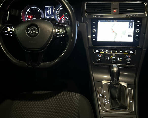 Белый Фольксваген Гольф, объемом двигателя 1.6 л и пробегом 273 тыс. км за 13600 $, фото 15 на Automoto.ua