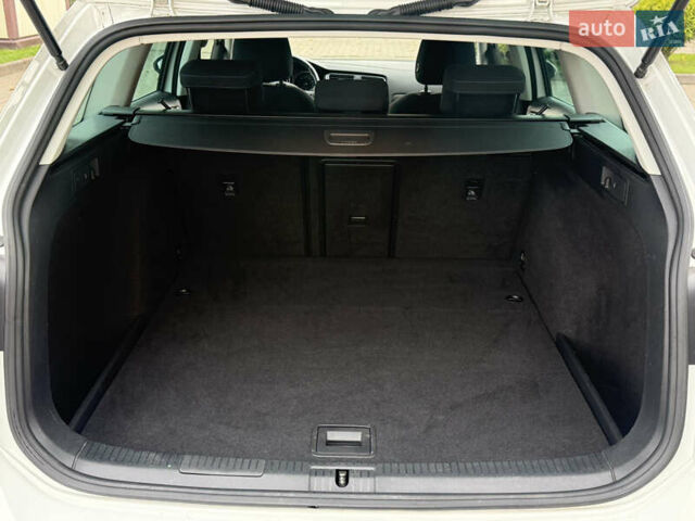 Белый Фольксваген Гольф, объемом двигателя 2 л и пробегом 184 тыс. км за 15250 $, фото 43 на Automoto.ua