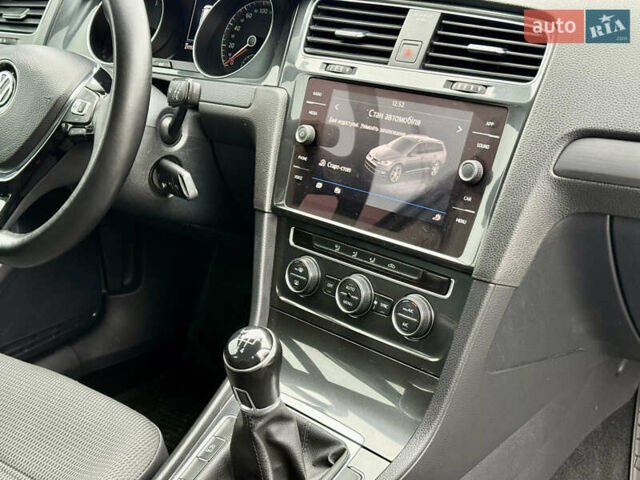 Білий Фольксваген Гольф, об'ємом двигуна 1.6 л та пробігом 217 тис. км за 12800 $, фото 32 на Automoto.ua