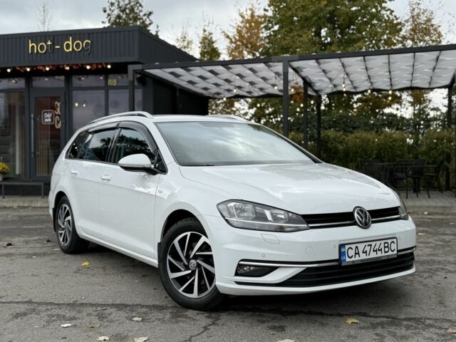 Белый Фольксваген Гольф, объемом двигателя 2 л и пробегом 252 тыс. км за 13800 $, фото 1 на Automoto.ua