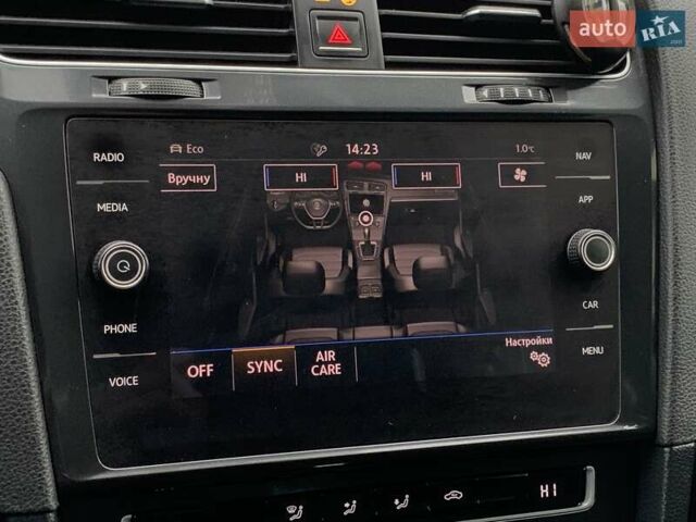 Белый Фольксваген Гольф, объемом двигателя 2 л и пробегом 235 тыс. км за 17555 $, фото 57 на Automoto.ua